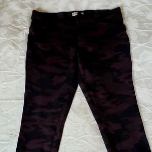 Dark grey and black camo leggings size L
